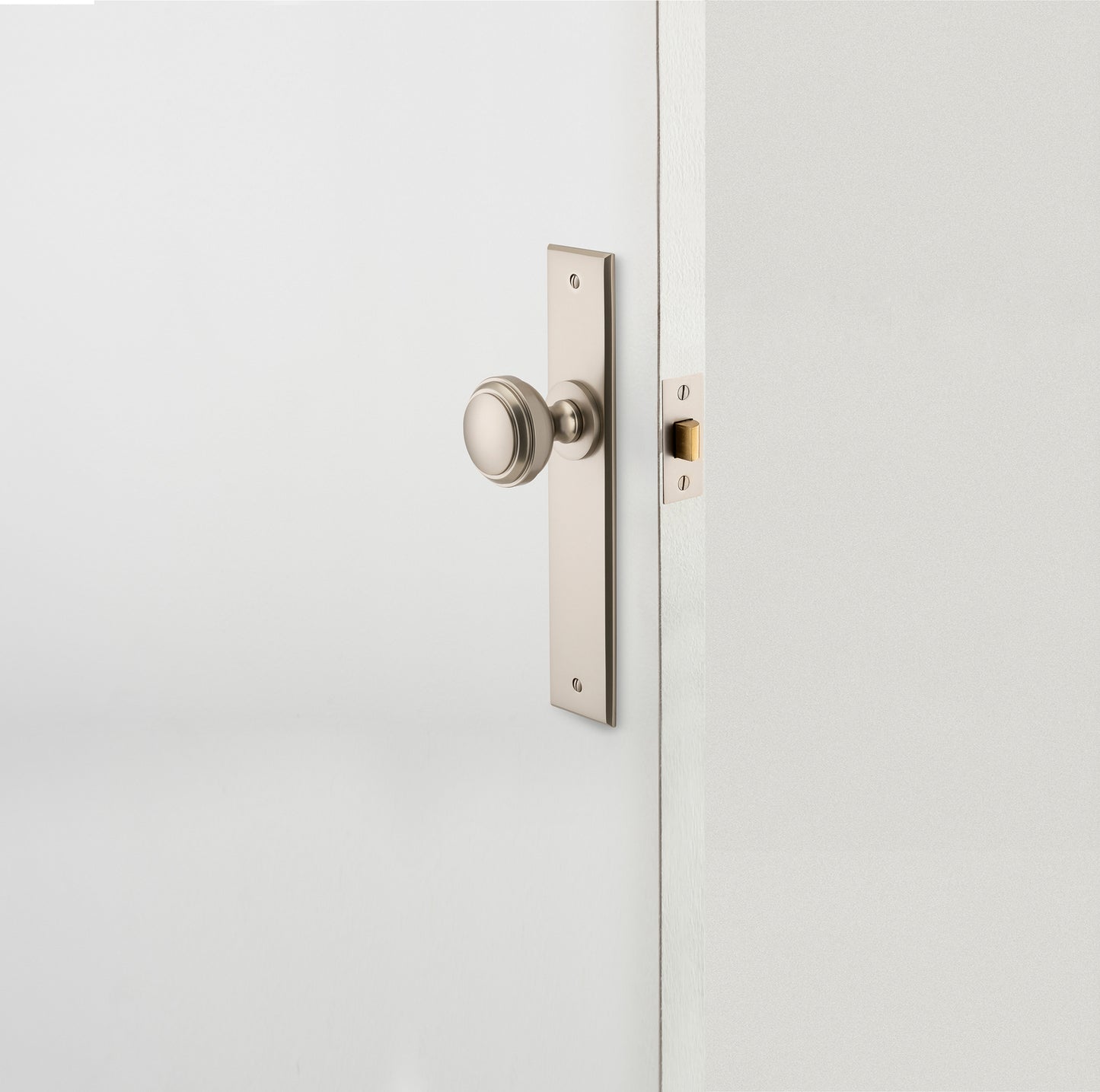 Iver Paddington Door Knob on Chamfered Backplate Brushed Chrome