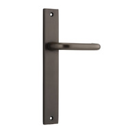 Iver Oslo Lever Handle on Rectangular Backplate Passage Signature Brass 10844