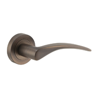 Iver Oxford Door Lever Handle on Round Rose Signature Brass 9221