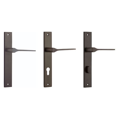 Iver Como Door Lever Handle on Rectangular Backplate Signature Brass