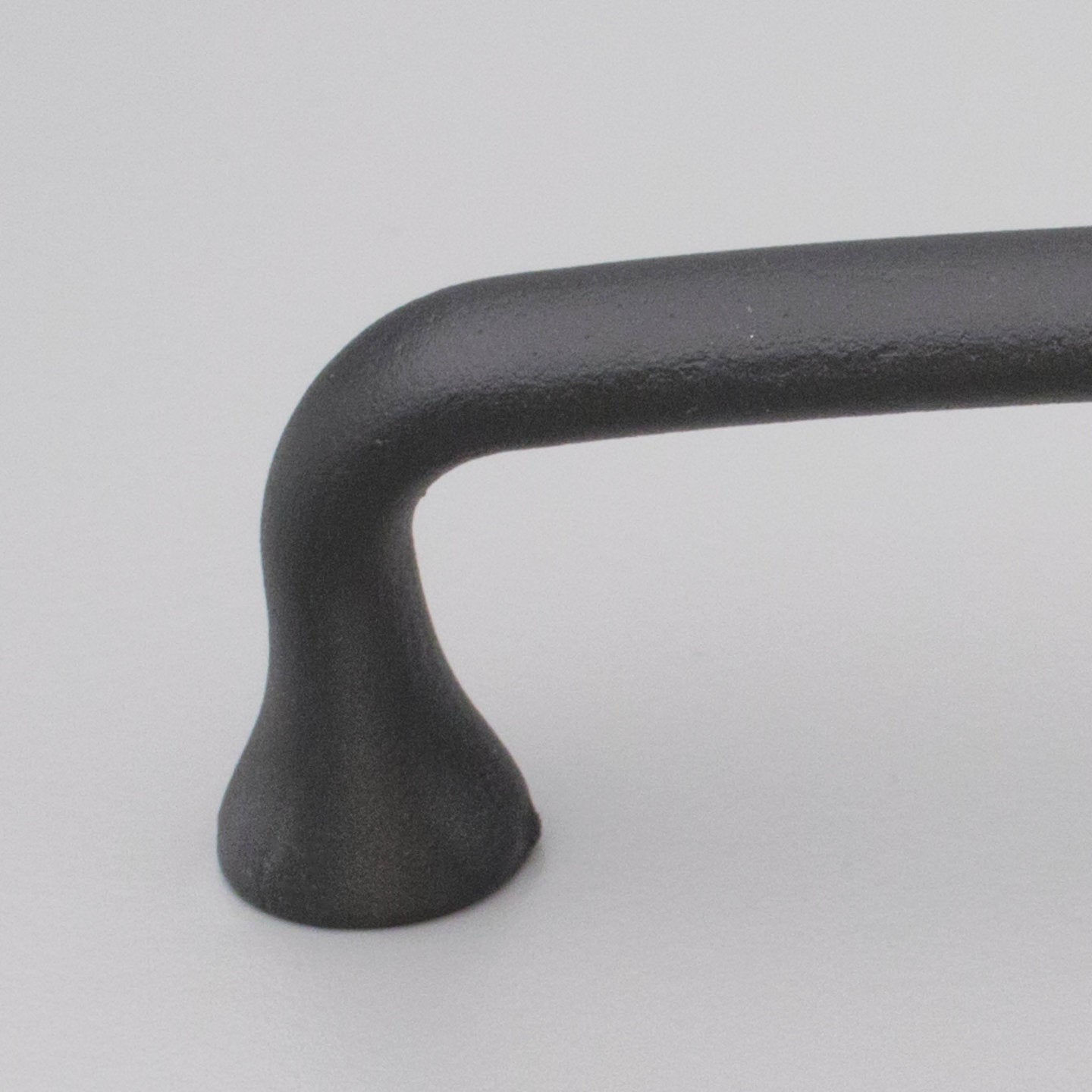 Kethy Iron Handle 160mm C to C Black L840/160-BKIR