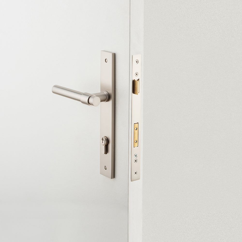 Iver Osaka Door Lever Handle on Rectangular Backplate Entrance Key/Key