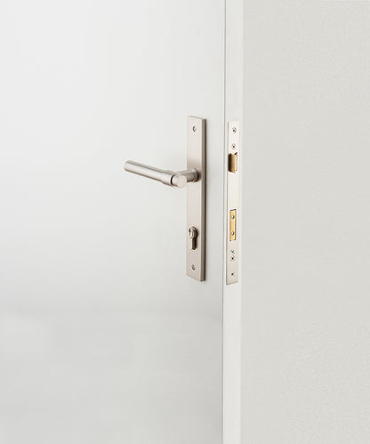 Iver Osaka Door Lever Handle on Oval Backplate Entrance Kit Key/Key - Available in Various Finishes