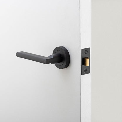 Iver Baltimore Door Lever Handle on Round Rose