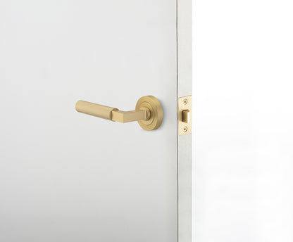 Iver Berlin Door Lever Handle on Round Rose Passage