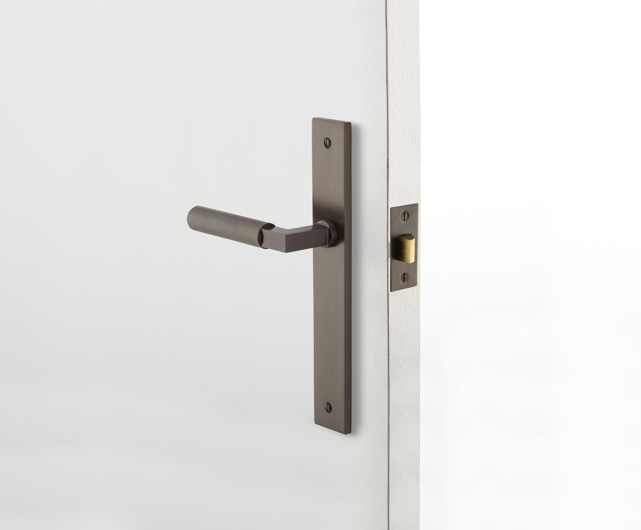 Iver Brunswick Door Lever Handle on Rectangular Backplate Signature Brass