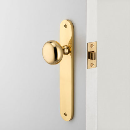 Iver Cambridge Door Knob on Oval Backplate Satin Nickel