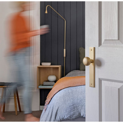 Iver Cambridge Door Knob on Rectangular Backplate Signature Brass