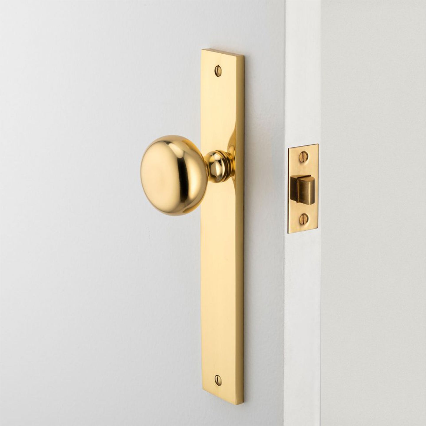 Iver Cambridge Door Knob on Rectangular Backplate Signature Brass