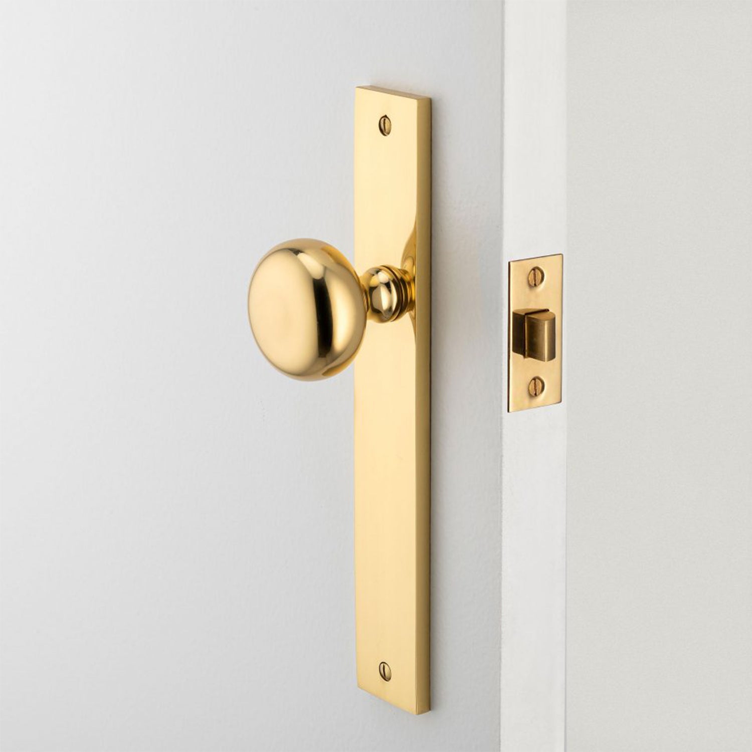 Iver Cambridge Door Knob on Rectangular Backplate Signature Brass