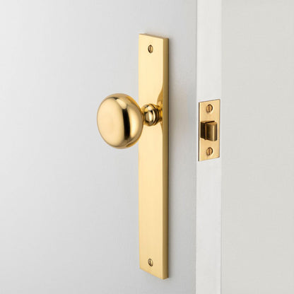 Iver Cambridge Door Knob on Rectangular Backplate Signature Brass