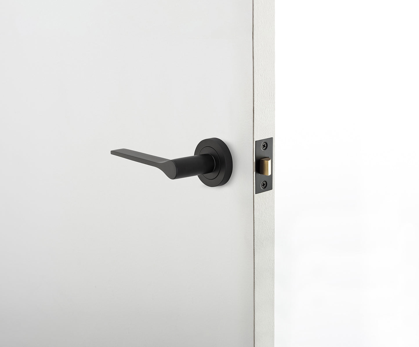 Iver Como Door Lever Handle on Round Rose Passage