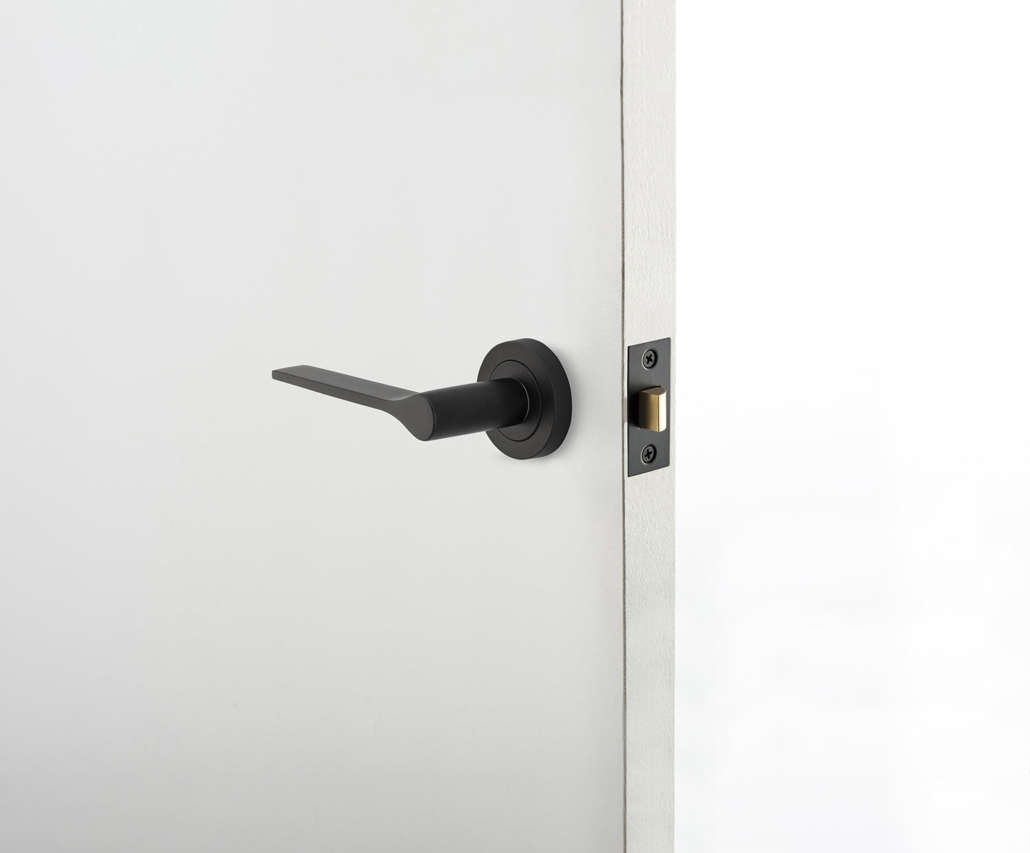 Iver Como Door Lever Handle on Round Rose Passage
