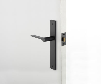 Iver Como Door Lever Handle on Rectangular Backplate Satin Nickel