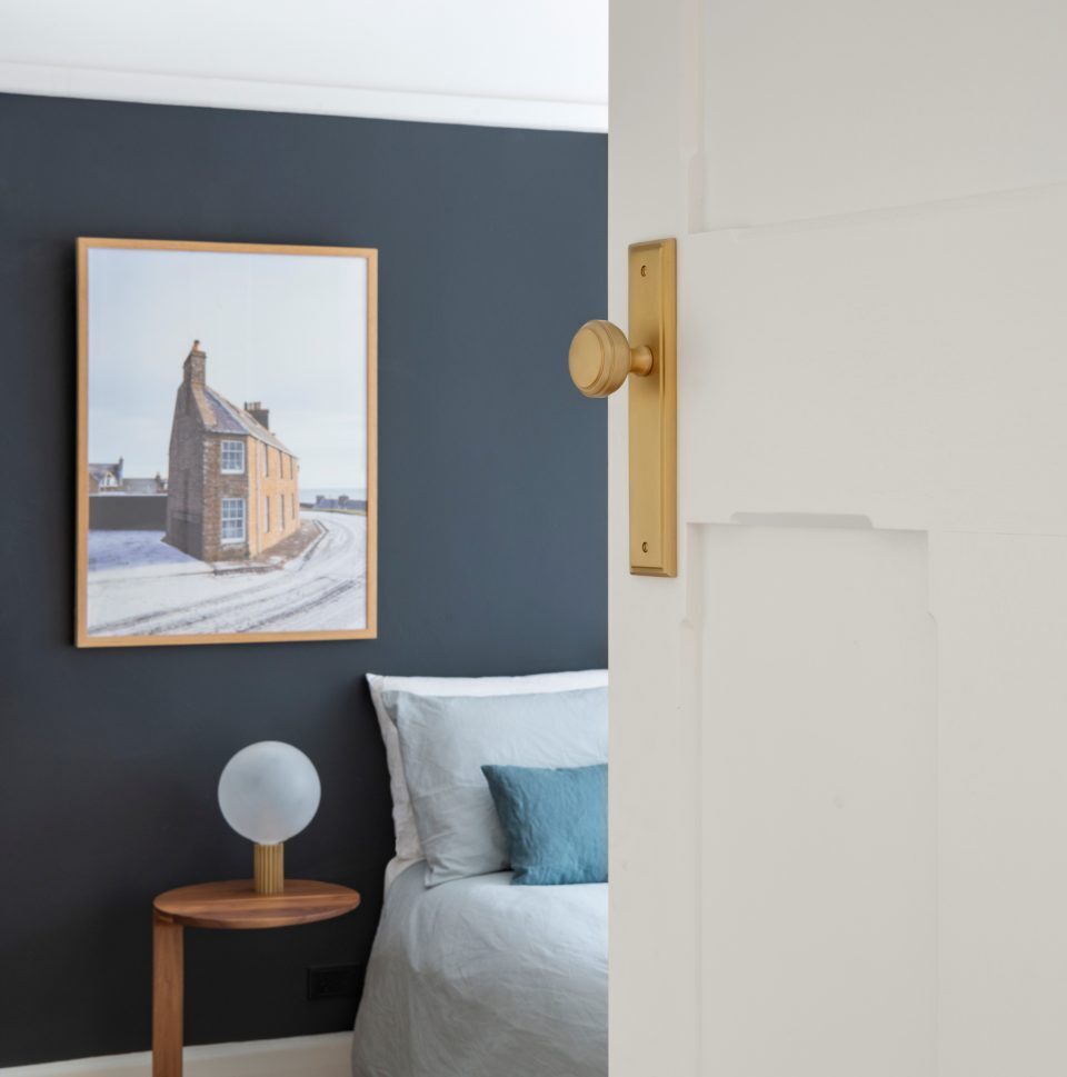 Iver Paddington Door Knob Stepped on Backplate Satin Nickel