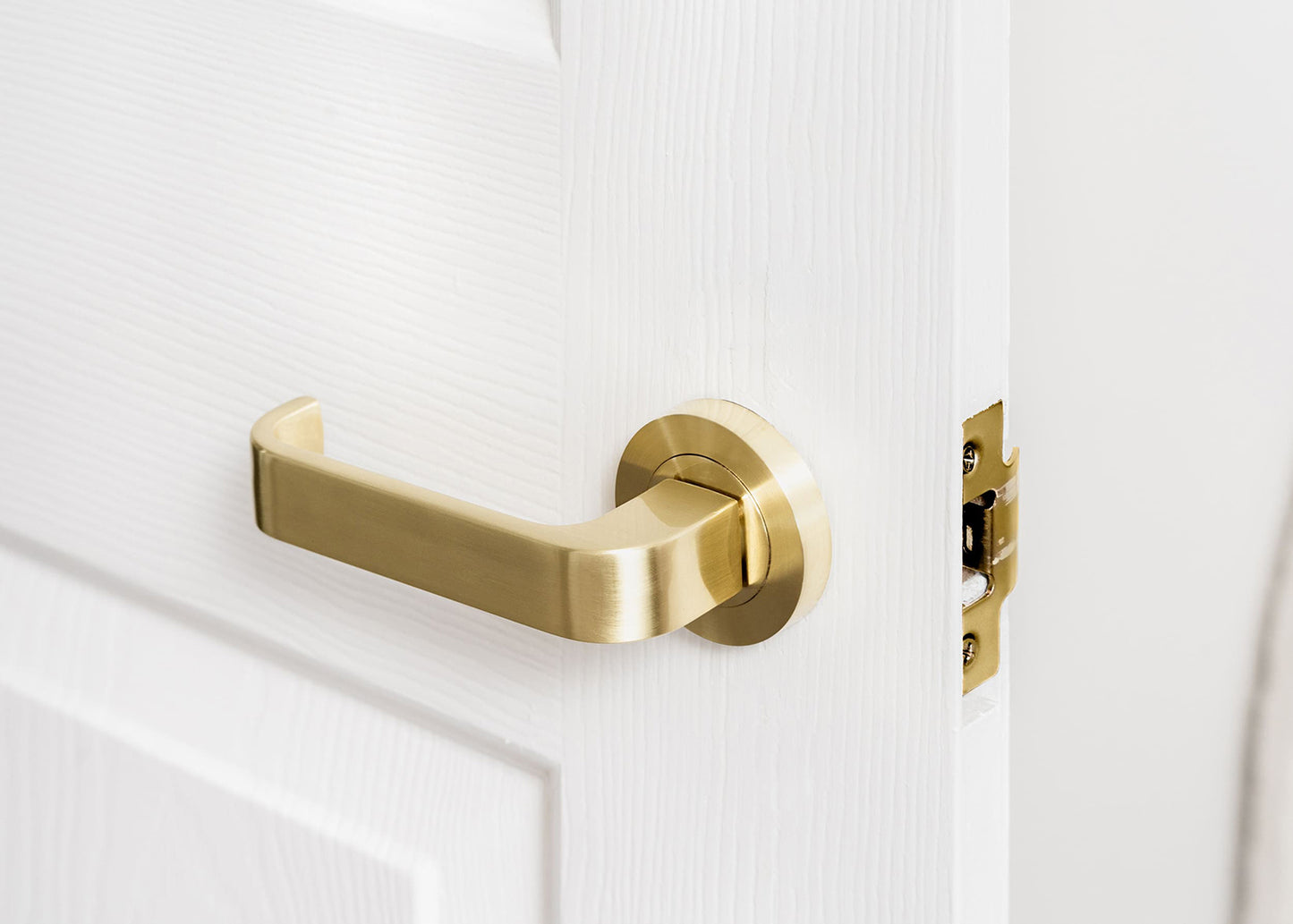 Zanda Streamline Door Handle Lever Set on Round Rose Satin Brass